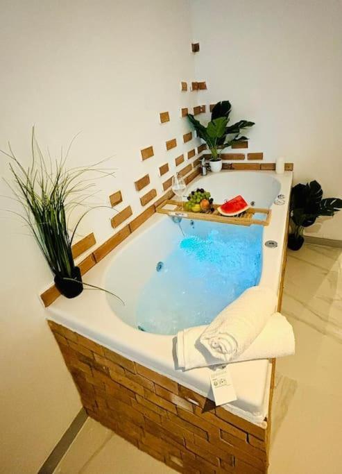 Studio Love Jacuzzi Marseille Exterior photo